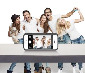 iLuv Selfy – o carcasa cu telecomanda pentru senzorul foto