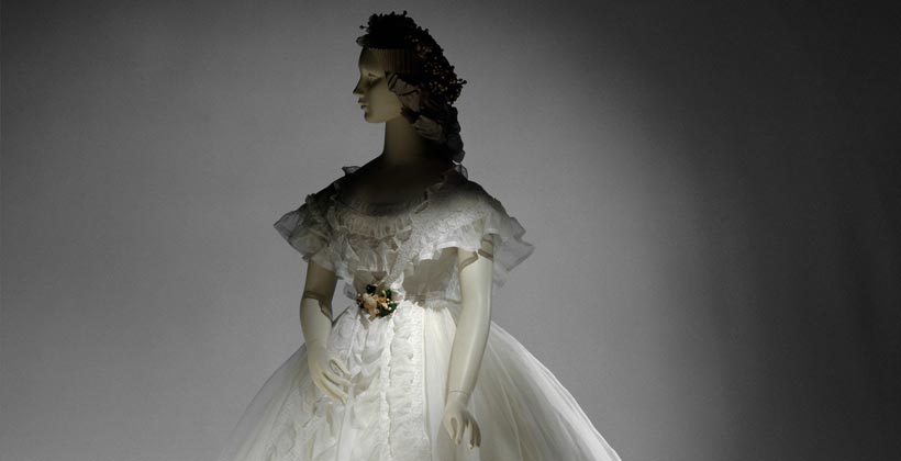 O scurta istorie a motivului pentru care rochiile de mireasa sunt albe