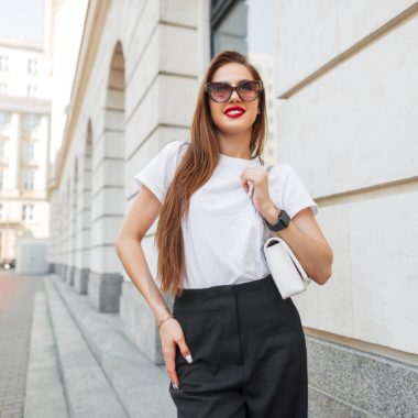 Cum porți tricoul simplu ca să obții un look elegant