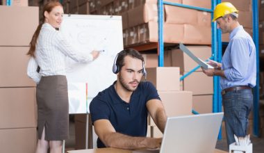 Merită pentru un magazin mic să externalizeze procesarea comenzilor?